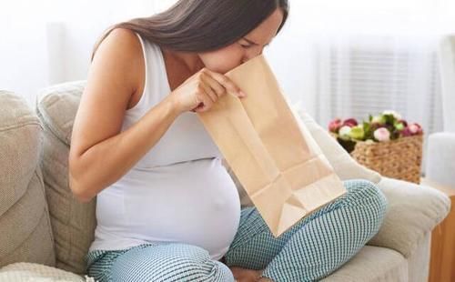 医生|俩孕妇,为何一个天天“吐”,一个却不“吐”,医生:跟胎儿有关