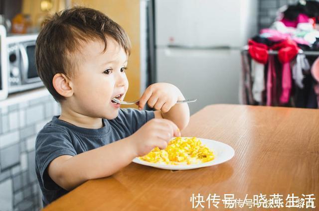 大锅饭|孩子在幼儿园吃饭吃得津津有味，回家却变成吃饭“困难户”为啥？