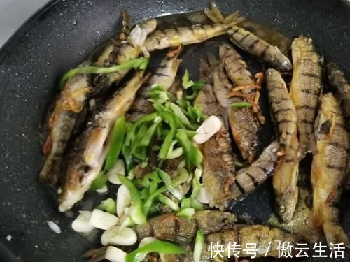 冬天多吃鱼,鲜美可口,营养丰富,这样煎一煎,外酥里嫩更好吃