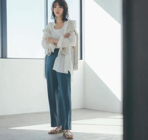 太好了,春夏最美的“基本款穿搭”赏析在此,日本优衣库真给力