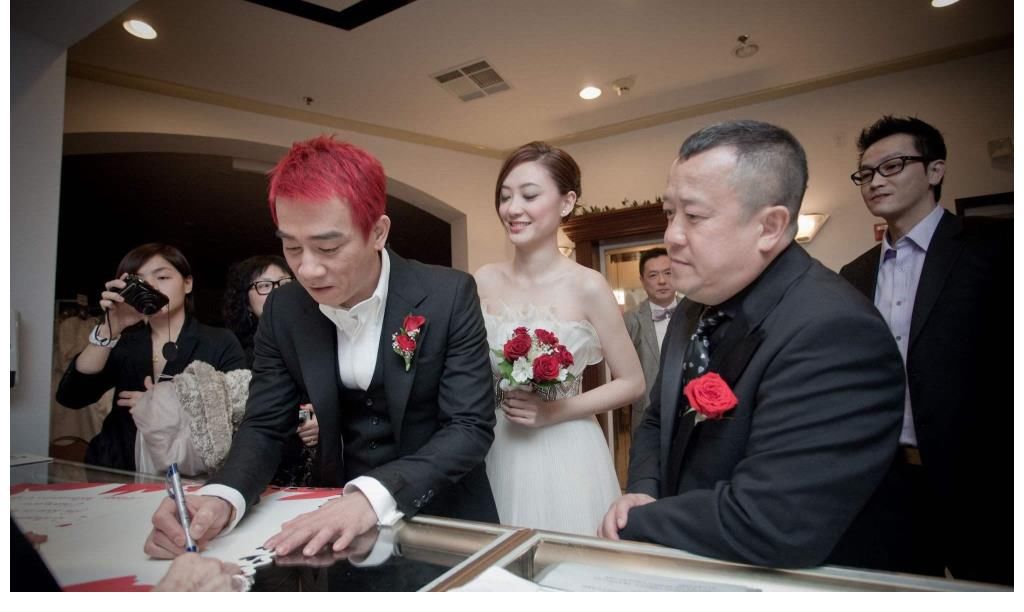 陈小春|山鸡哥因为太小气差点娶不到应采儿，应采儿只用了3招就把陈小春变成好丈夫！