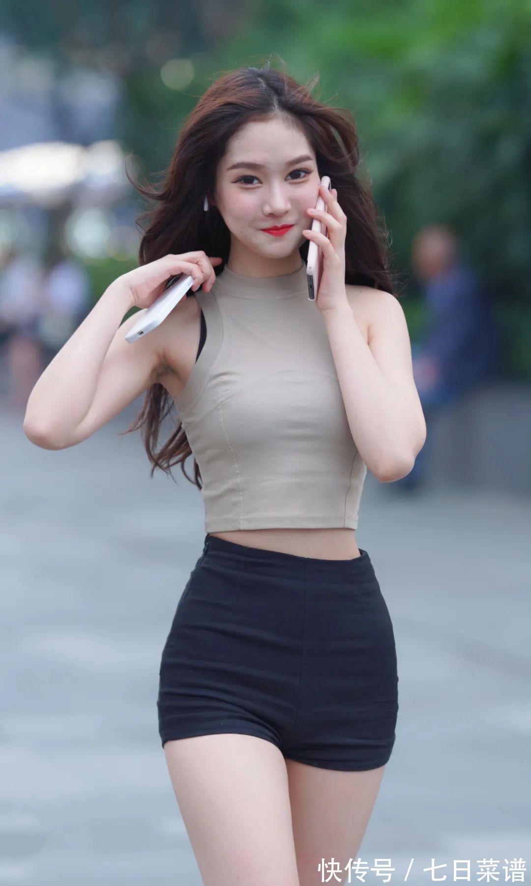 清新|清凉舒适的搭配,针织衫配牛仔短裤,清新素雅又美丽大方