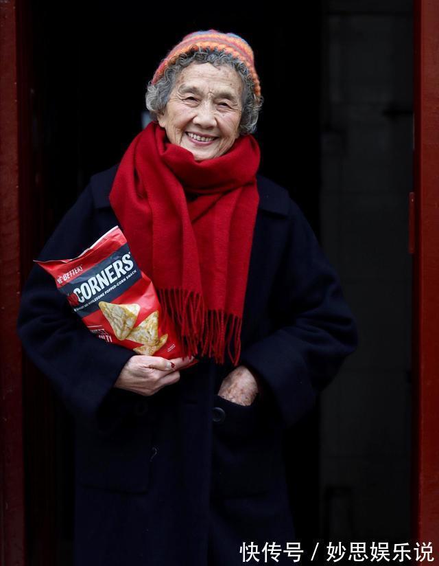 老年人|爱美不分年龄,这位老奶奶的穿搭舒服又接地气,慈祥可亲又显气质