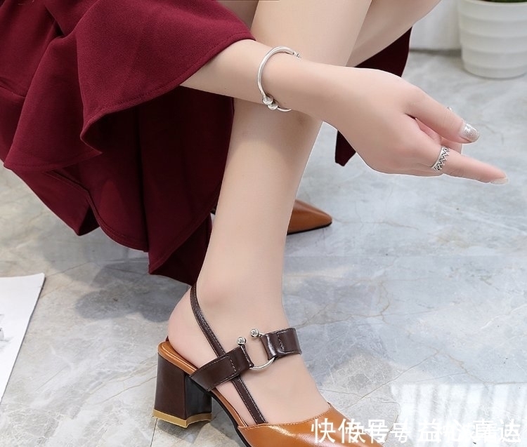 d11|会打扮的女人真厉害,只是换了一双凉鞋,别人都夸这么美