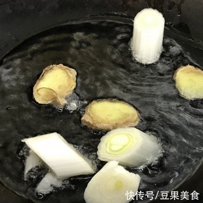 尝尝这道#福气年夜菜#大酱火锅，生活赛过活神仙