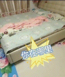 女儿|晚上睡觉时发现女儿“消失”,宝妈开灯找娃,结果扑哧一下笑出声