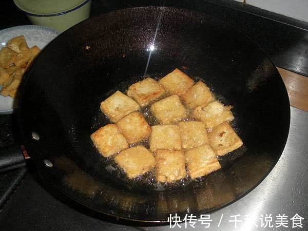 煎豆腐，下锅前多加这一步，豆腐才能金黄酥脆，不粘锅！