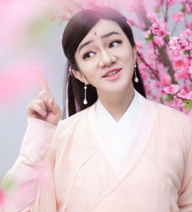 王祖蓝模仿迪丽热巴“凤九”,分饰两角绝,模仿能力真没谁了