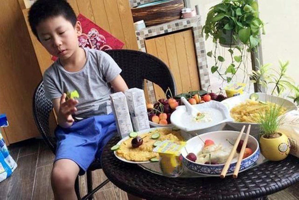 纯牛奶|专家早餐不能只喝粥,常见“搭配”也伤胃,想长个要坚持原则