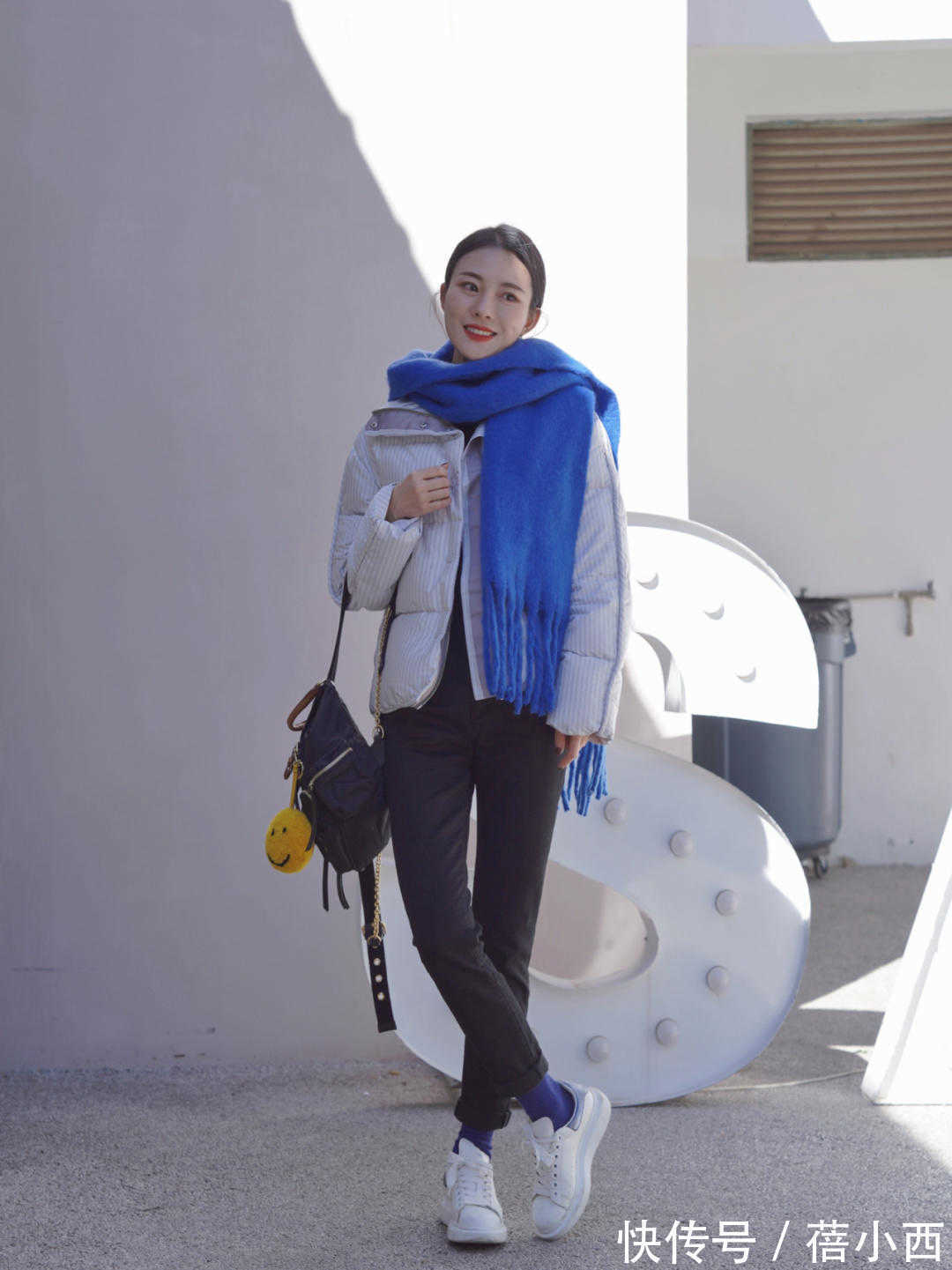 小白鞋|想穿羽绒服的女生看过来,分享4组极简风穿搭look,让你告别臃肿