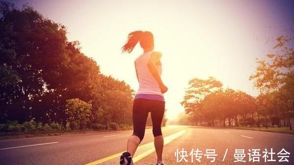 泡脚|长寿的人,通常有5个共性,占的越多,长寿离你越近