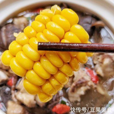 唇齿|排骨玉米菌菇汤一口下肚，唇齿留香