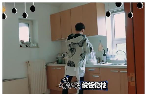 张若昀|张若昀公开自家豪宅内景,超大别墅庭院曝光,家庭条件令人羡慕