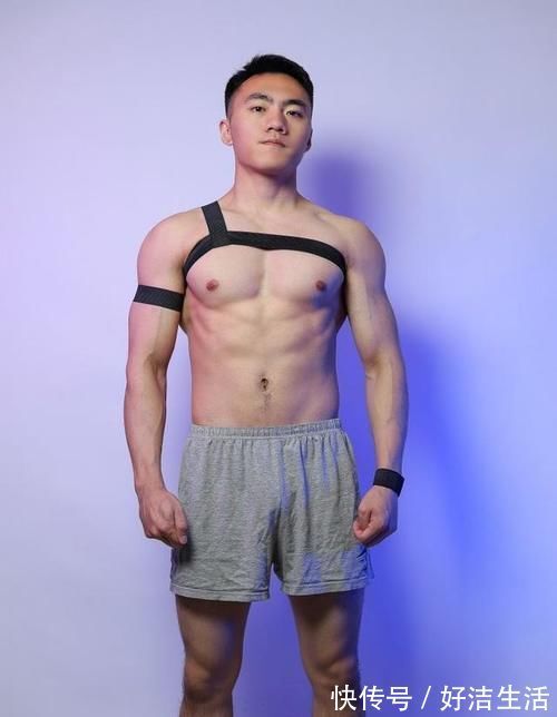 哥哥|型男范十足的健身小哥哥,黑色束身带对于肌肉男来说,有效果吗?