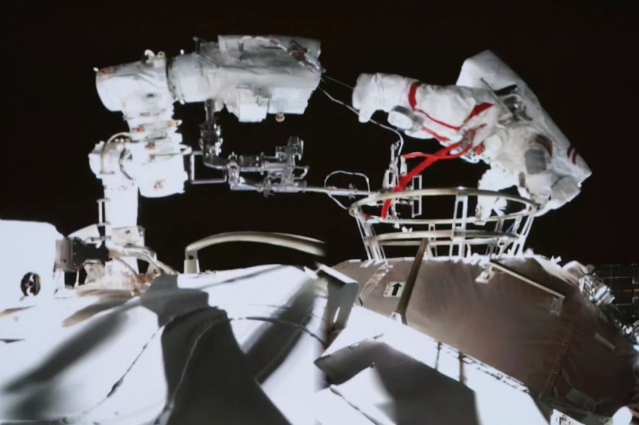 一檔綜藝節(jié)目曝出王亞平近照，怎么臉部“胖”了一大圈？什么原因