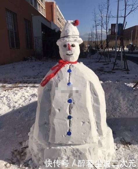 高能！门卫大爷嫌雪人太丑示范堆雪人 没想到炸出一堆大神