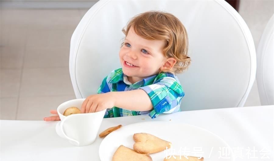 催熟|我们的孩子或正在被“催熟”,5种常见零食,宁可扔掉也别给娃吃