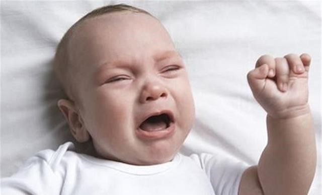 单手|小心把新生儿抱成“歪脖子”这种毁身高的抱姿,很多家长都在犯