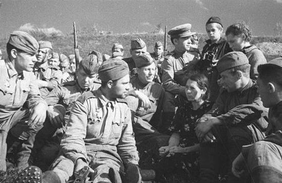 斯大林|斯大林：美进南朝鲜苏就占北海道；麦克阿瑟：那我将逮捕苏联代表