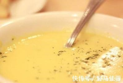 恒牙|7岁男孩乳牙未掉,恒牙又长,医生检查后说道幸亏来得及时