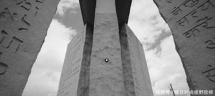 美国巨石阵:8国语言刻着10条警示恒文,中文在列,建造者成谜