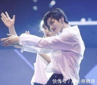 瞬間|蔡徐坤的接機名叫西紅柿,溫和與沸騰的瞬間,本想低調的!