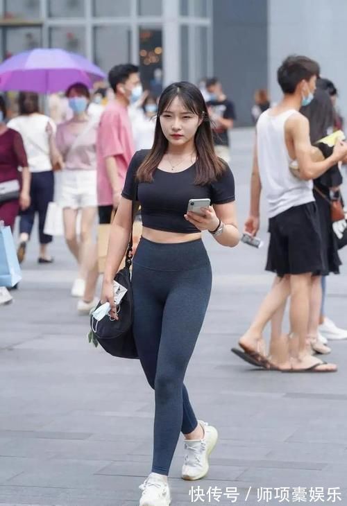 手臂 瑜伽裤的多种风格搭配,简单却很个性,极具气质