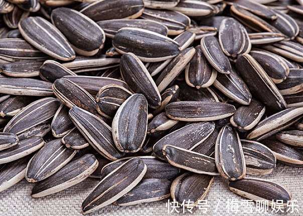 鱿鱼丝|孕阶段,孕妈可以常吃4种“零食”,能预防贫血,促进宝宝发育