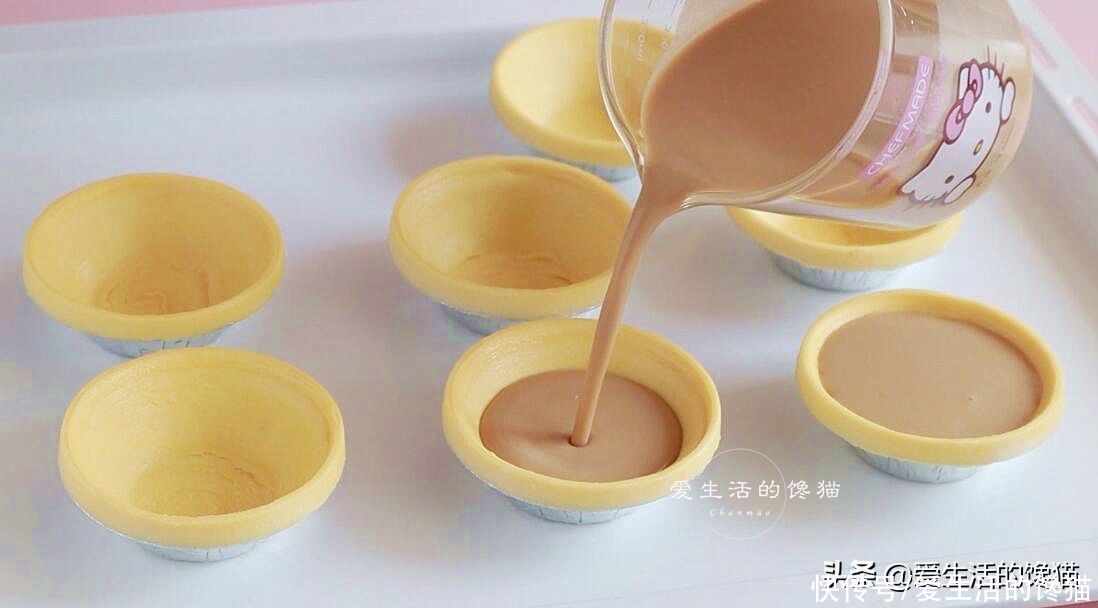 蛋挞|年售6200万杯的燕麦拿铁，做成蛋挞，酥香迷人，连吃5个也不过分