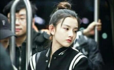 女生这几种发型留久了,发际线会上移,你的发型是这样的吗