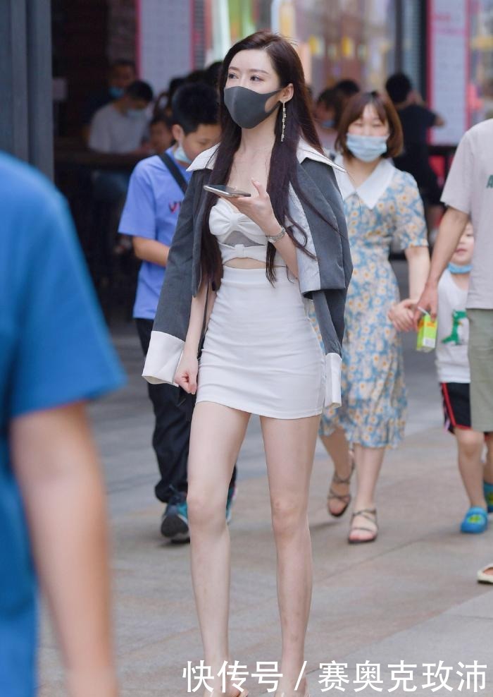 气质美女|气质美女的连衣短裙穿搭，时髦有型，美出了优雅的感觉