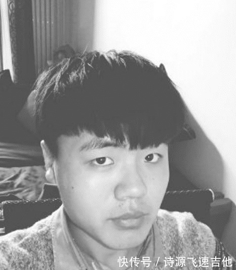 农村男孩辍学供哥哥读书,兄长却沉迷于网络,杨幂默默帮助