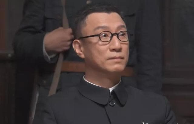 拍摄 新综艺《萌探探探案》,孙红雷和空气飙戏,再现余则成经典造型