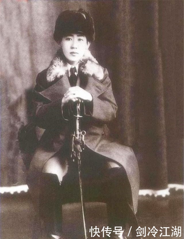 脱俗|川岛芳子美出天际第二幅图，外形清丽脱俗，自然典雅