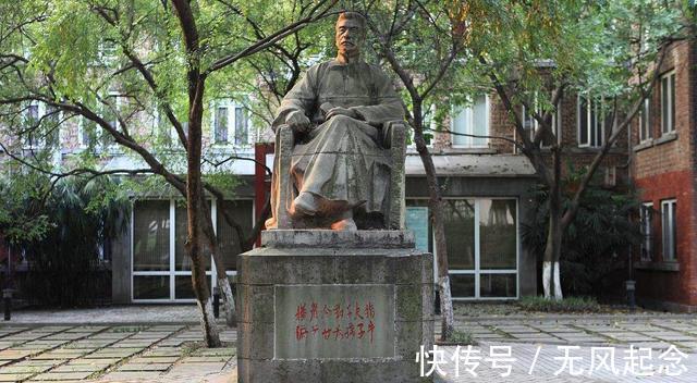 挽联#鲁迅骂人无数,为何却从不骂蒋?你看看老蒋给鲁迅的6字挽联