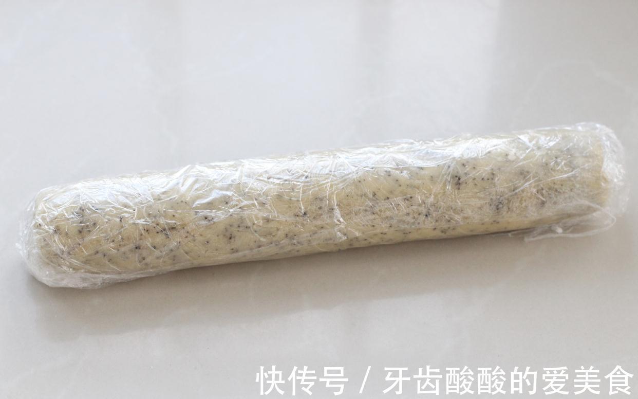 红茶用来做曲奇饼干，酥脆可口透着淡淡茶香，简单零失败小白也会
