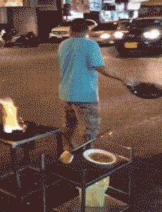 |搞笑GIF:土豪的新娘就是霸气,人家卖的是黄金萌啊