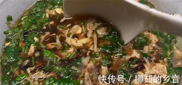 黄磊教做肉包子视频火了,网友点赞感叹这肉包子做得太有特色了!