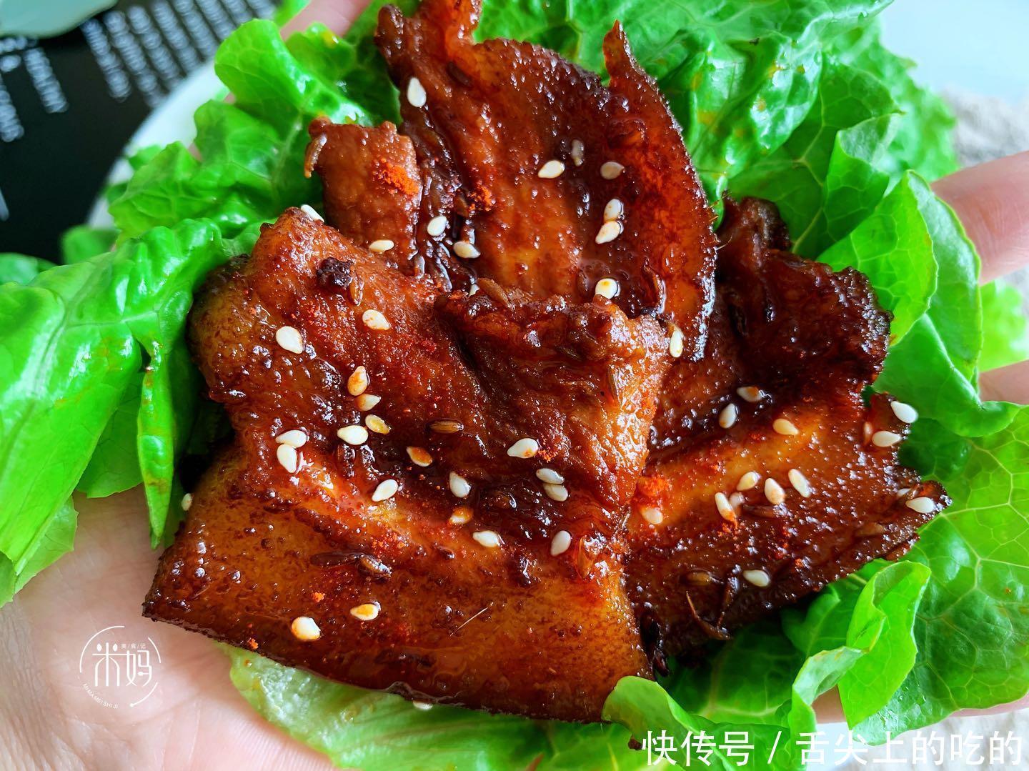 这是五花肉最好吃的做法,不放油,不放水,焦香软嫩口感好极了