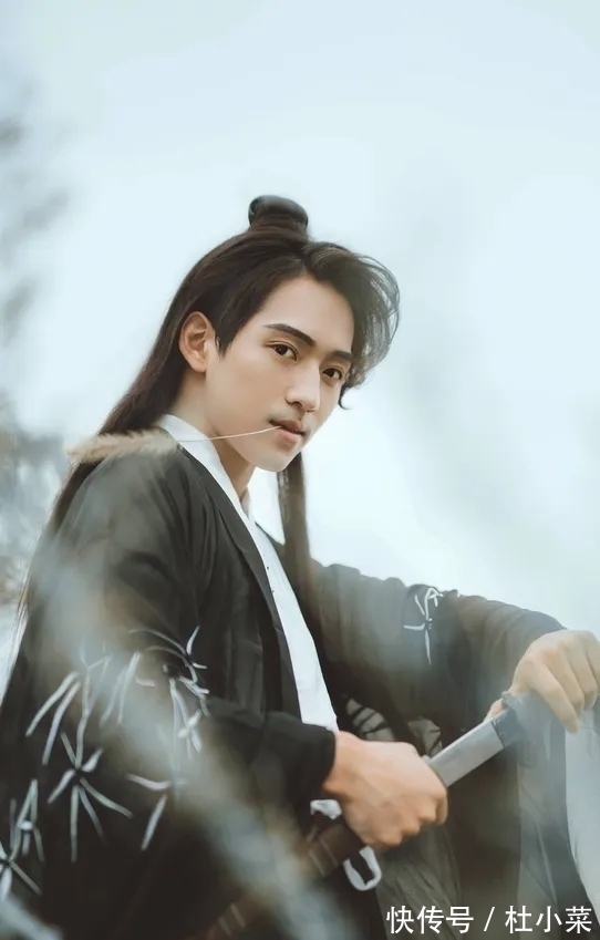 唐家三少#击败《剑来》,唐家三少再出新作,这部玄幻文9.8分登顶榜一!