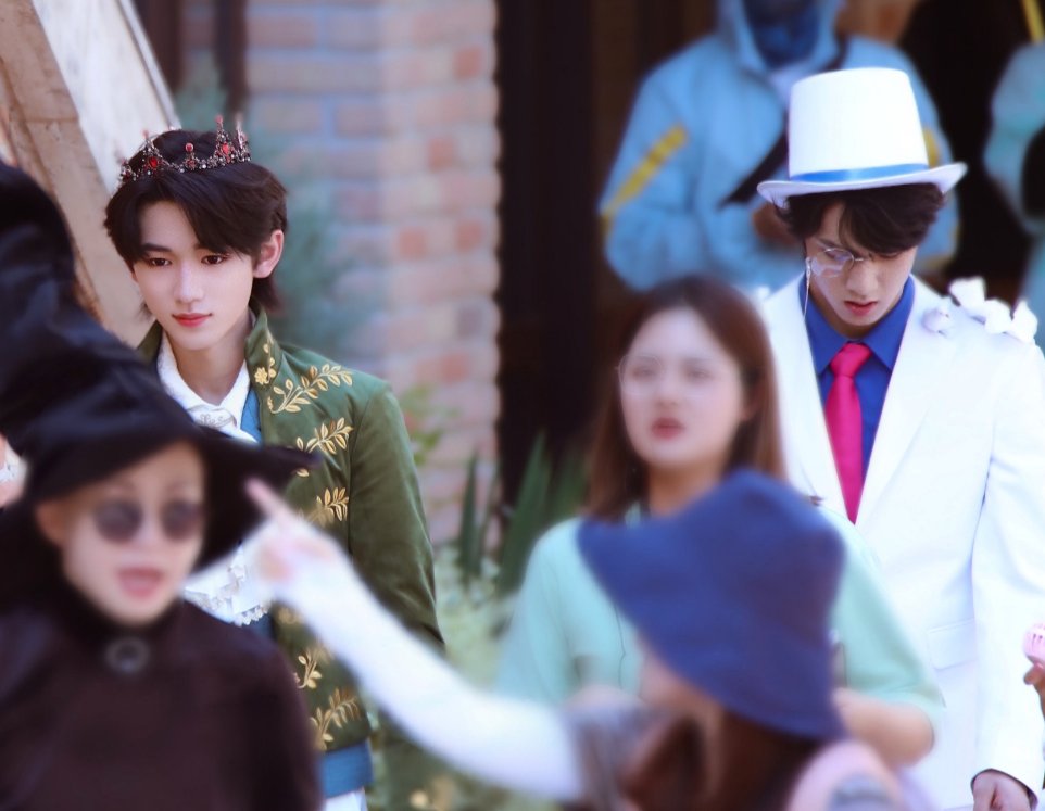 宋亚轩|宋亚轩cos小王子，刘耀文cos怪盗基德，看两人路透照收视要爆棚