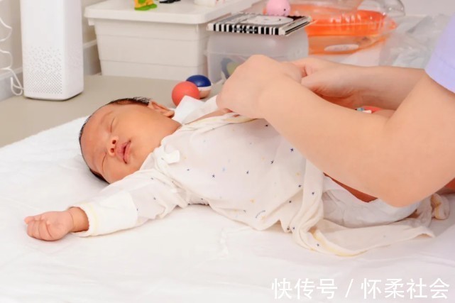 育儿|1-6个月宝宝的育儿难点,记住6个“关键词”,附详细养护建议