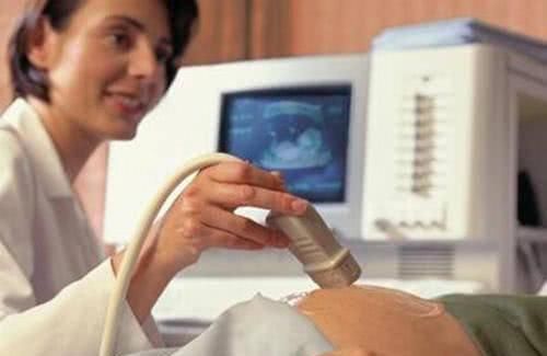 医生|孕妇做B超,为什么医生要涂一层黏乎乎的胶体,说出来你可能不信
