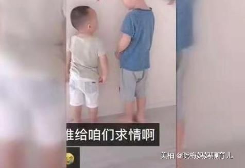 淘气鬼|兄弟俩不小心弄碎香水,被妈妈罚站,哥俩的对话,却让妈妈笑坏了