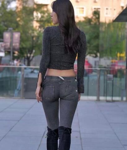 牛仔裤|牛仔裤的搭配充满时尚感，展现S型身材的同时，又有时尚达人气质