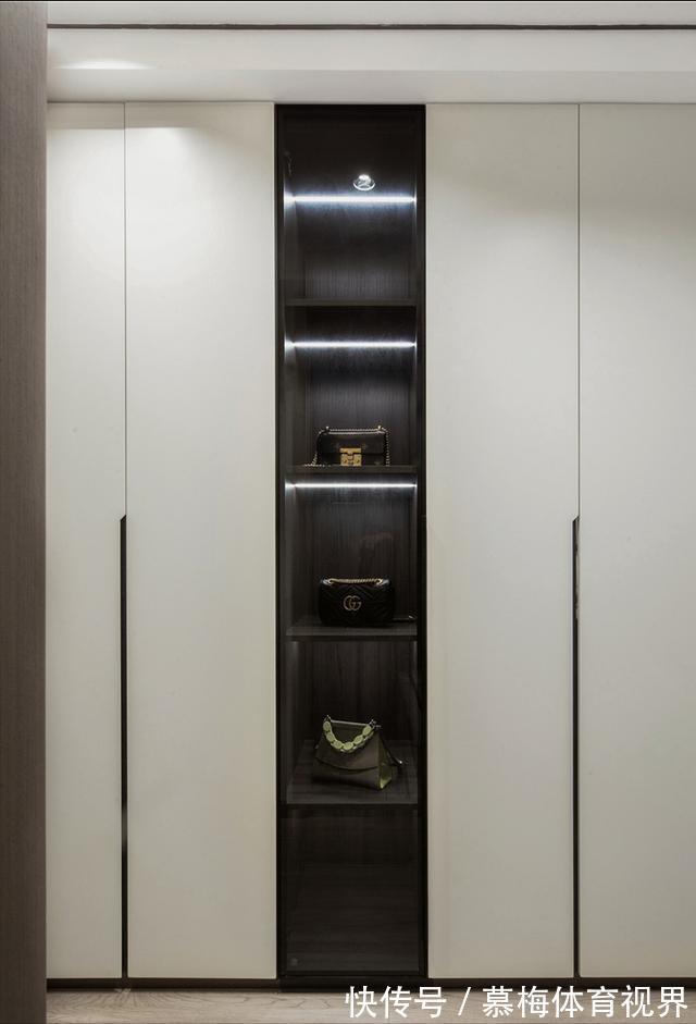 大理石|122㎡意式轻奢风：设计师巧用玻璃门替代隔断，打造明亮舒适家