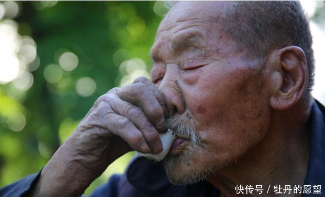 60岁以后的人,最怕“4个字”,碰上一个,往往也难以长寿