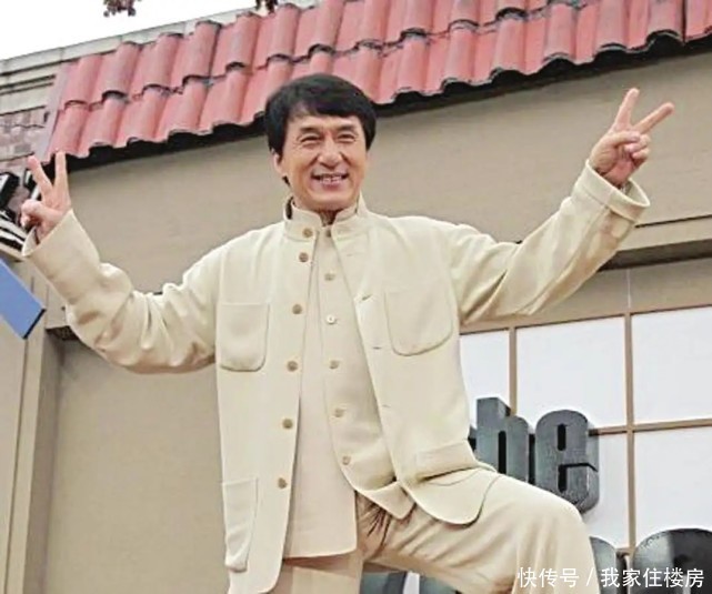 买房|成龙花2000万买房?细心的网友:开发商送的!