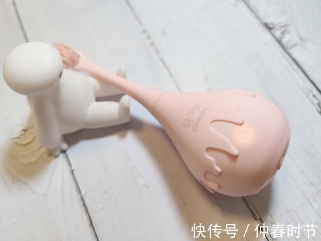 咸蛋超人|孩子排斥刷牙的原因？种草两款儿童电动牙刷，让孩子爱上刷牙