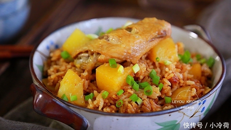 夏天的懒人焖饭,不用炒,所有料直接下锅,鸡翅嫩滑,米饭入味